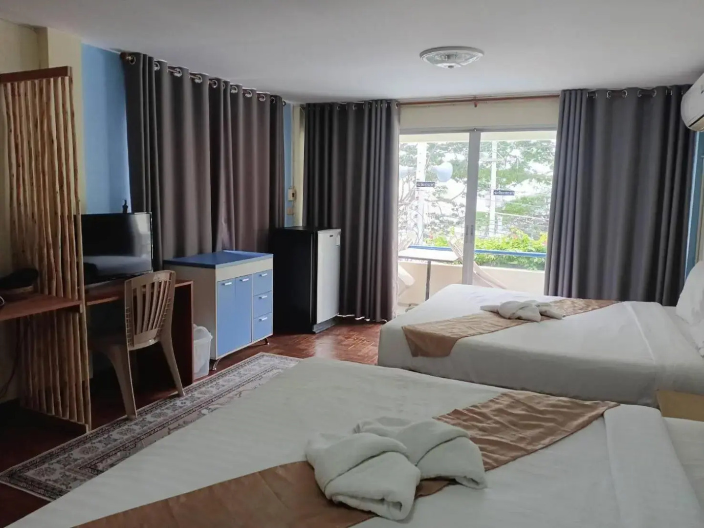 Beachfront Hotel Cha Am
