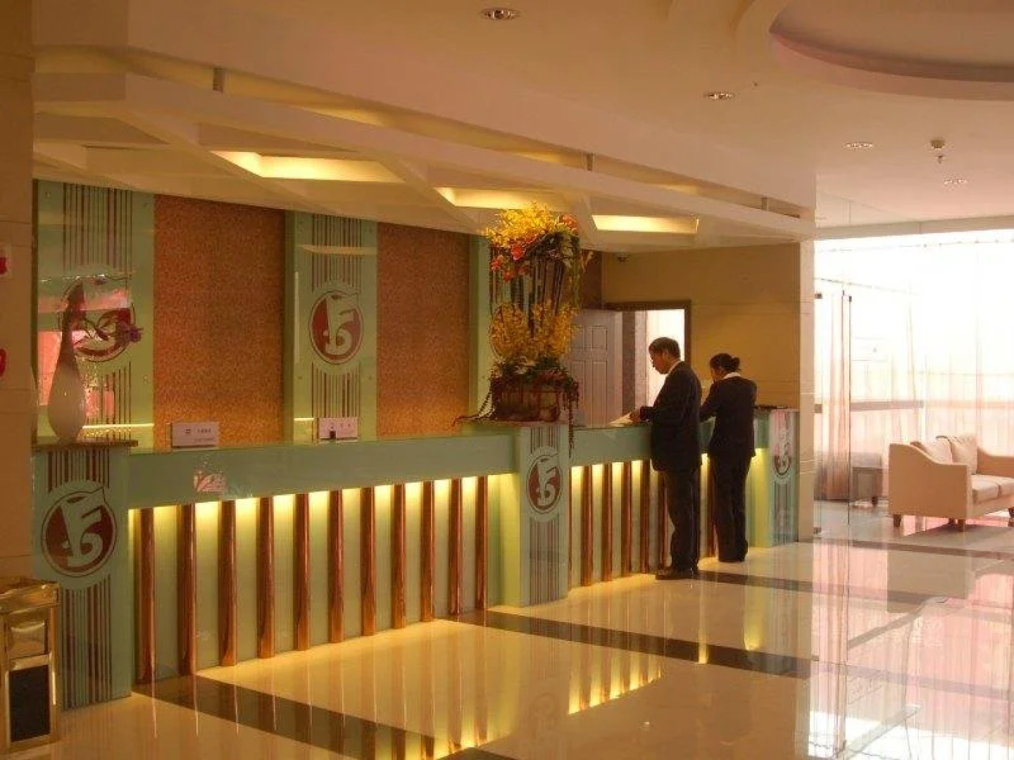 东方大酒店(开化江滨路店)