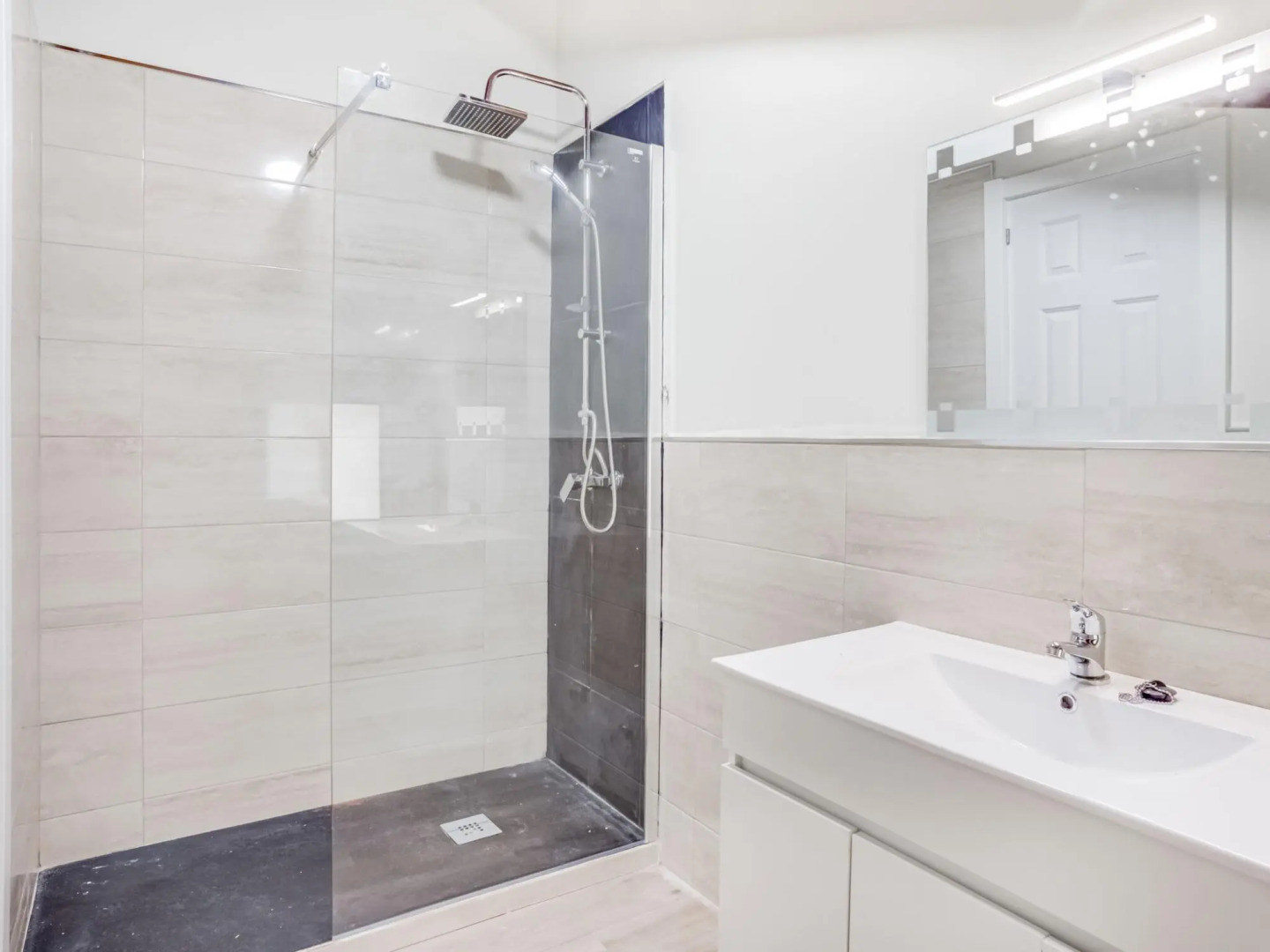 Rustic Holiday Home in Merilla with Valley View