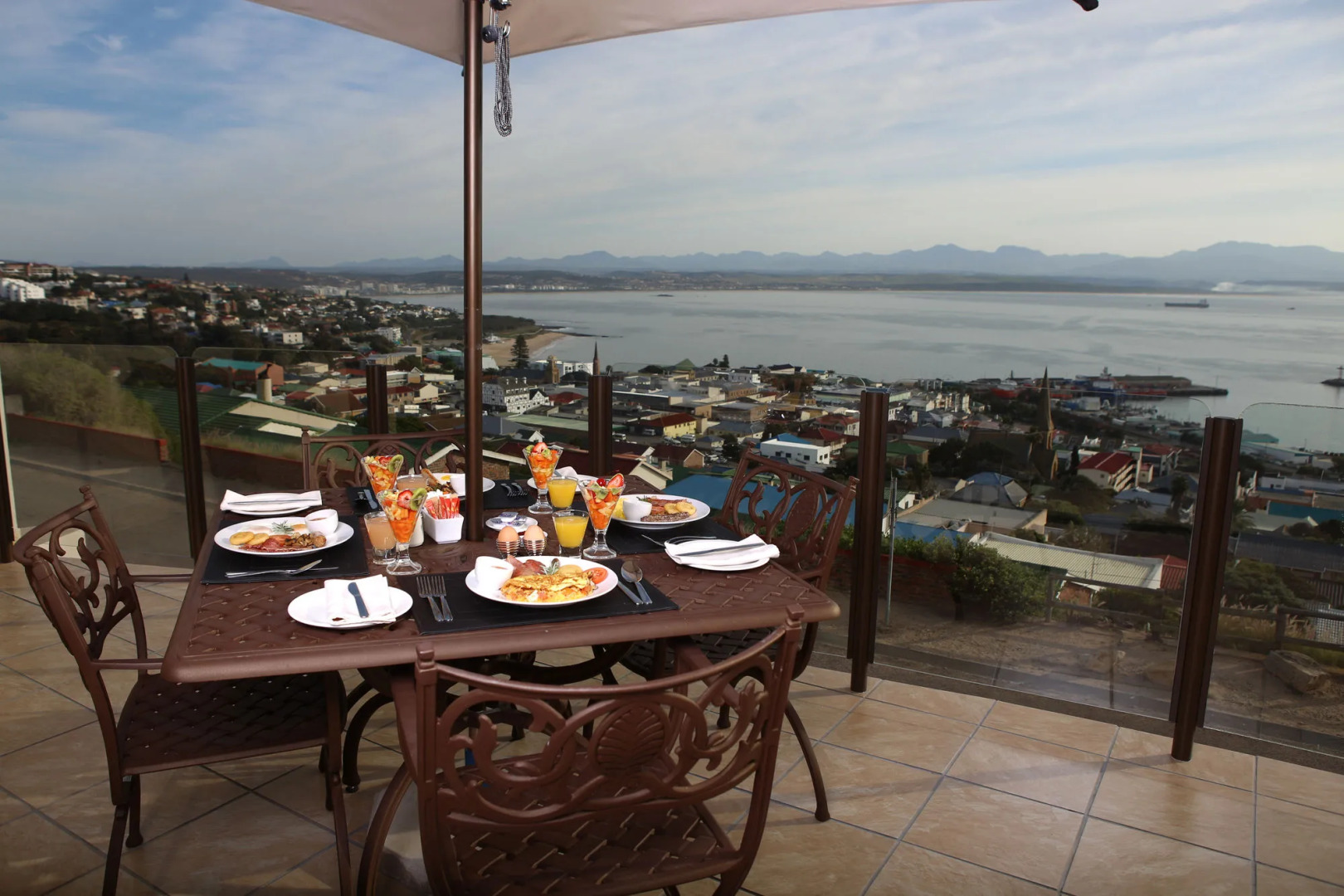 Bar T Nique Guest House