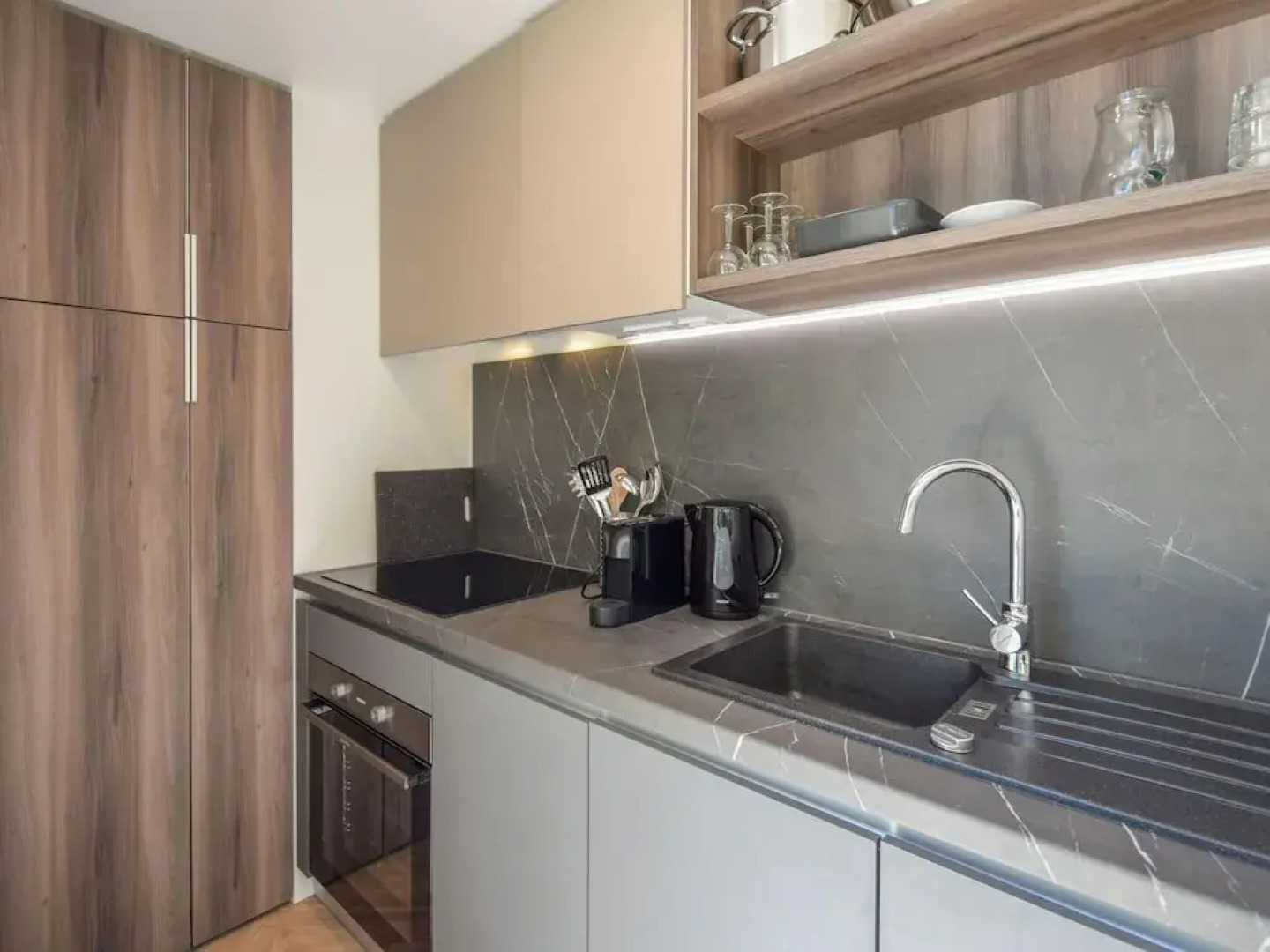 Cottage in Dordogne With Lake View and Pool