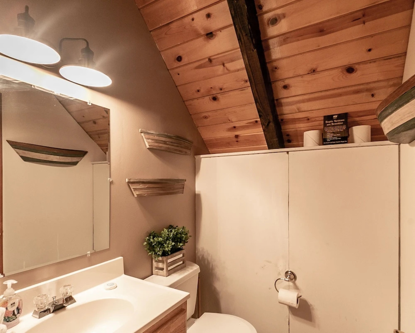 Otter Chalet on Fish Lake Cabin Rental