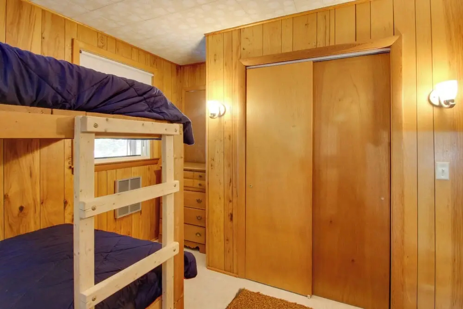 'the Birches' Raymond Getaway w/ Beach & Boat Dock