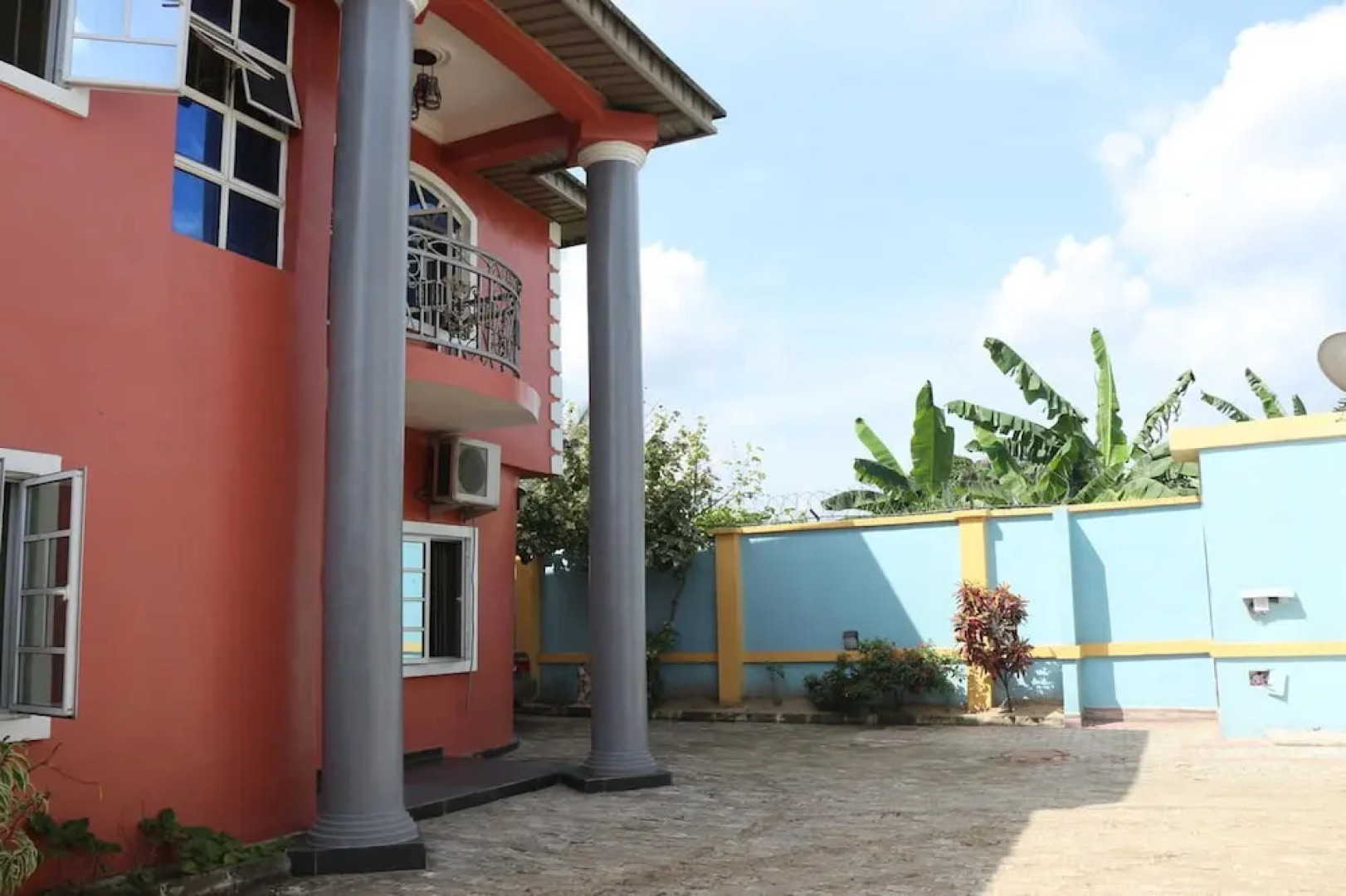 Lifeline Hotel and Suites