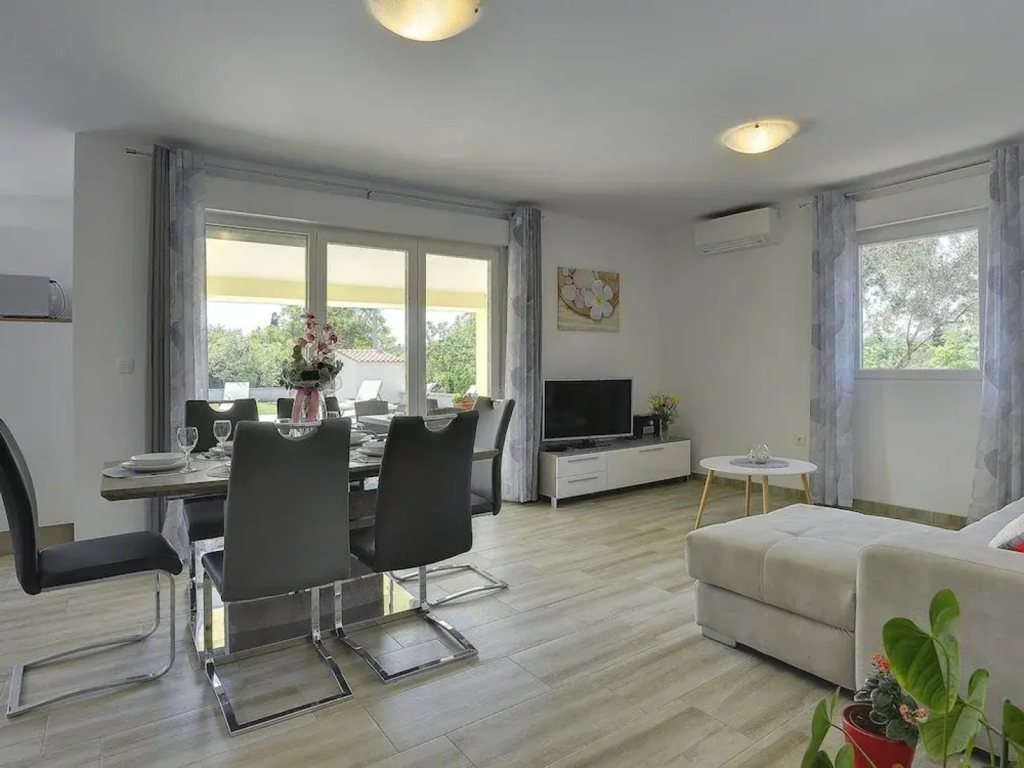 Villa in Marcana With Pool and Adriatic Views