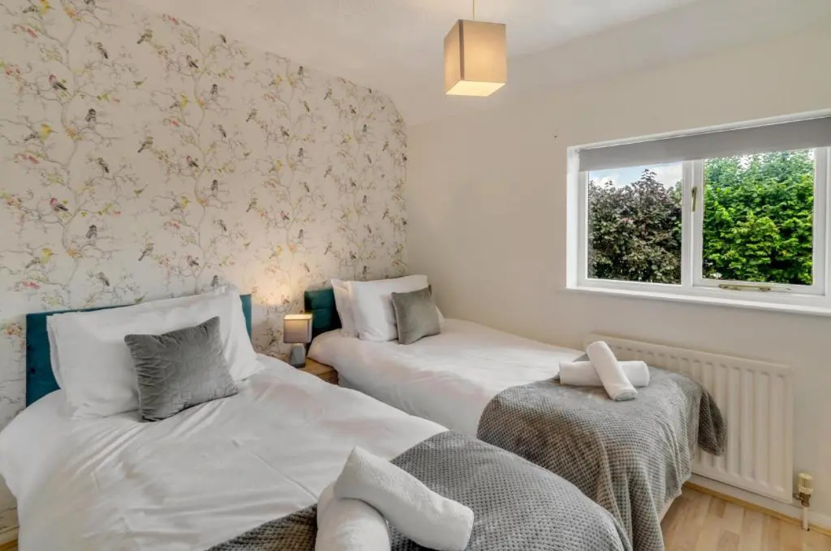 Nursery Rest is perfect for a Quiet Family Holiday with Garden, Netflix & Self Check-In, Fully Equiped Kitchen and Free Parking by Ginger and Gold