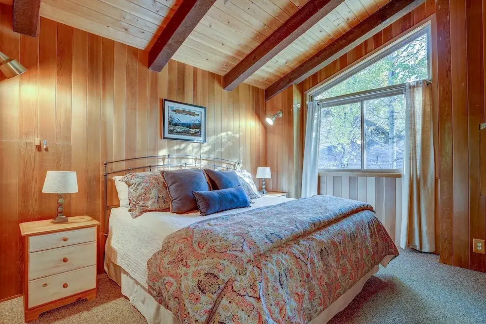 22 Rogue Home with Private Hot Tub, BBQ, and Game Room by RedAwning