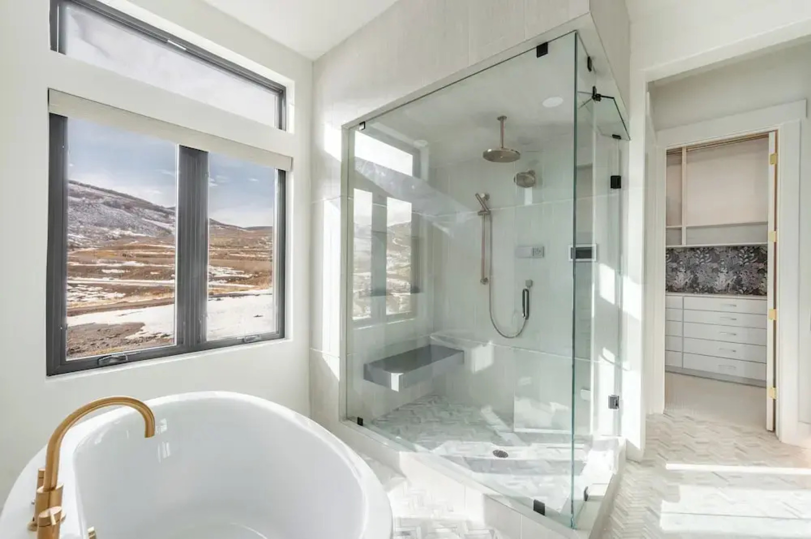 Amanti Lago by Luxury Mountain