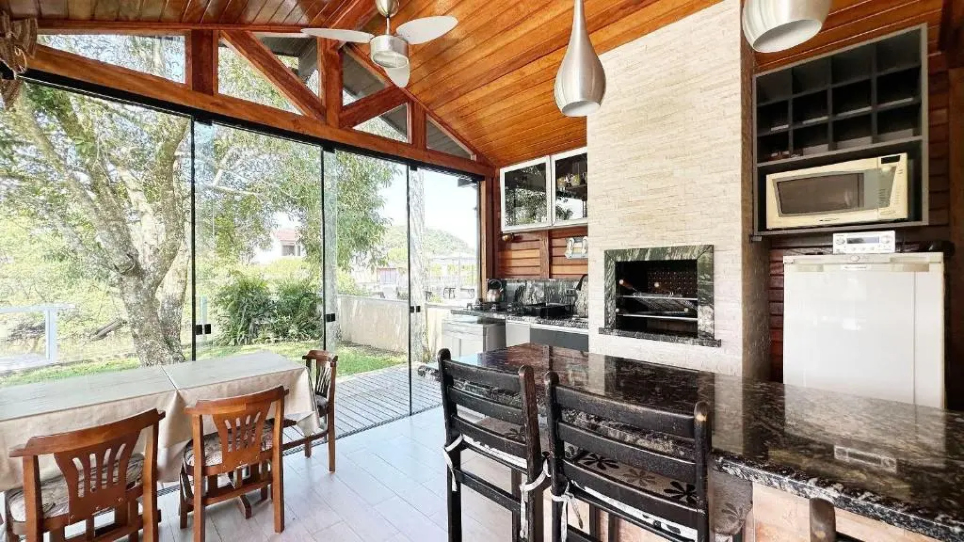 Maravilhosa residência em condomínio fechado Condomínio Solar das Marinas