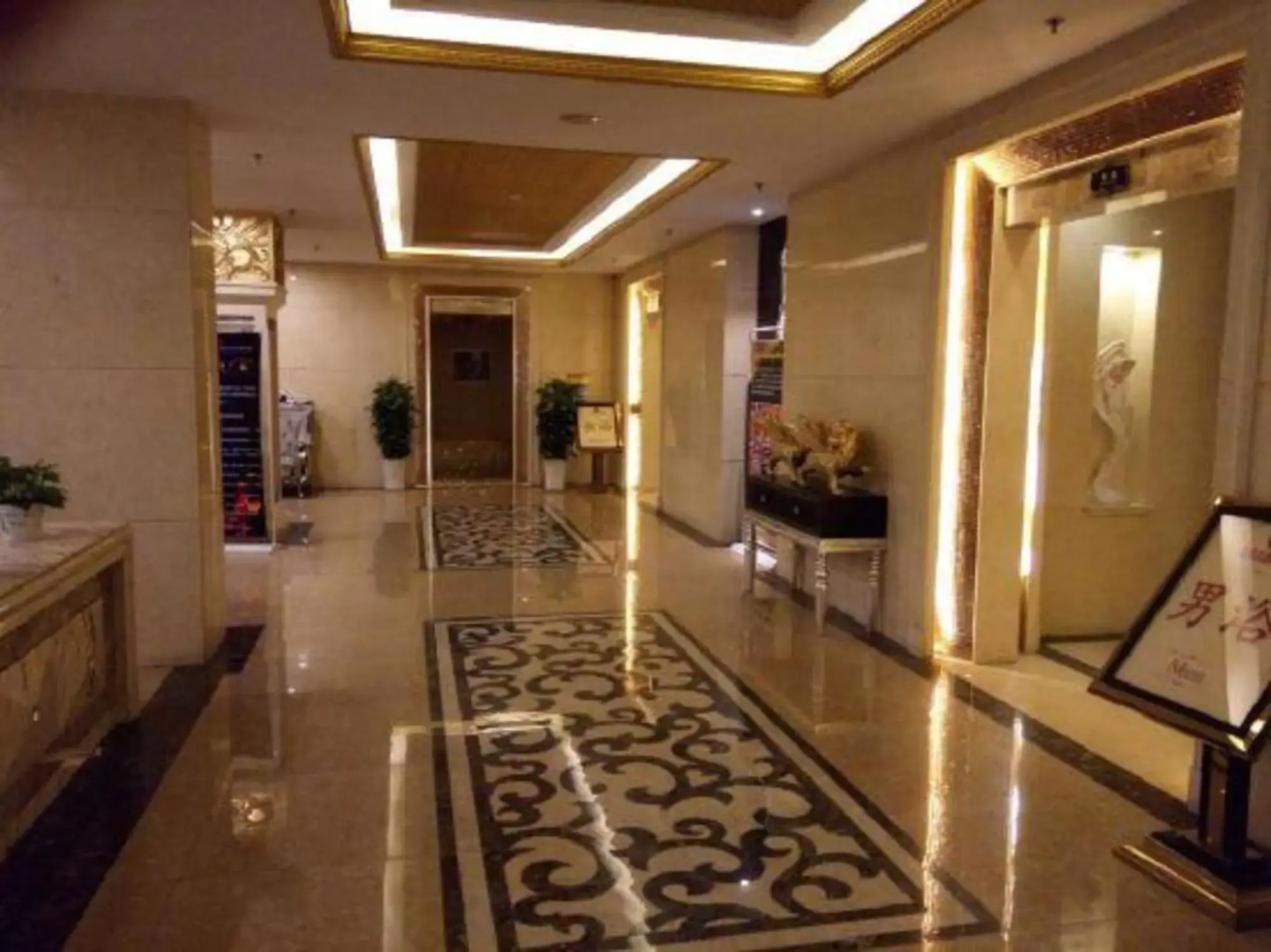 Lian Da Water Cube Hotspring Hotel