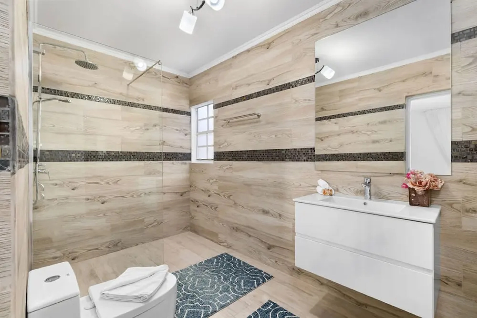 Remodeled 3br2ba Cozy Central Private Pool