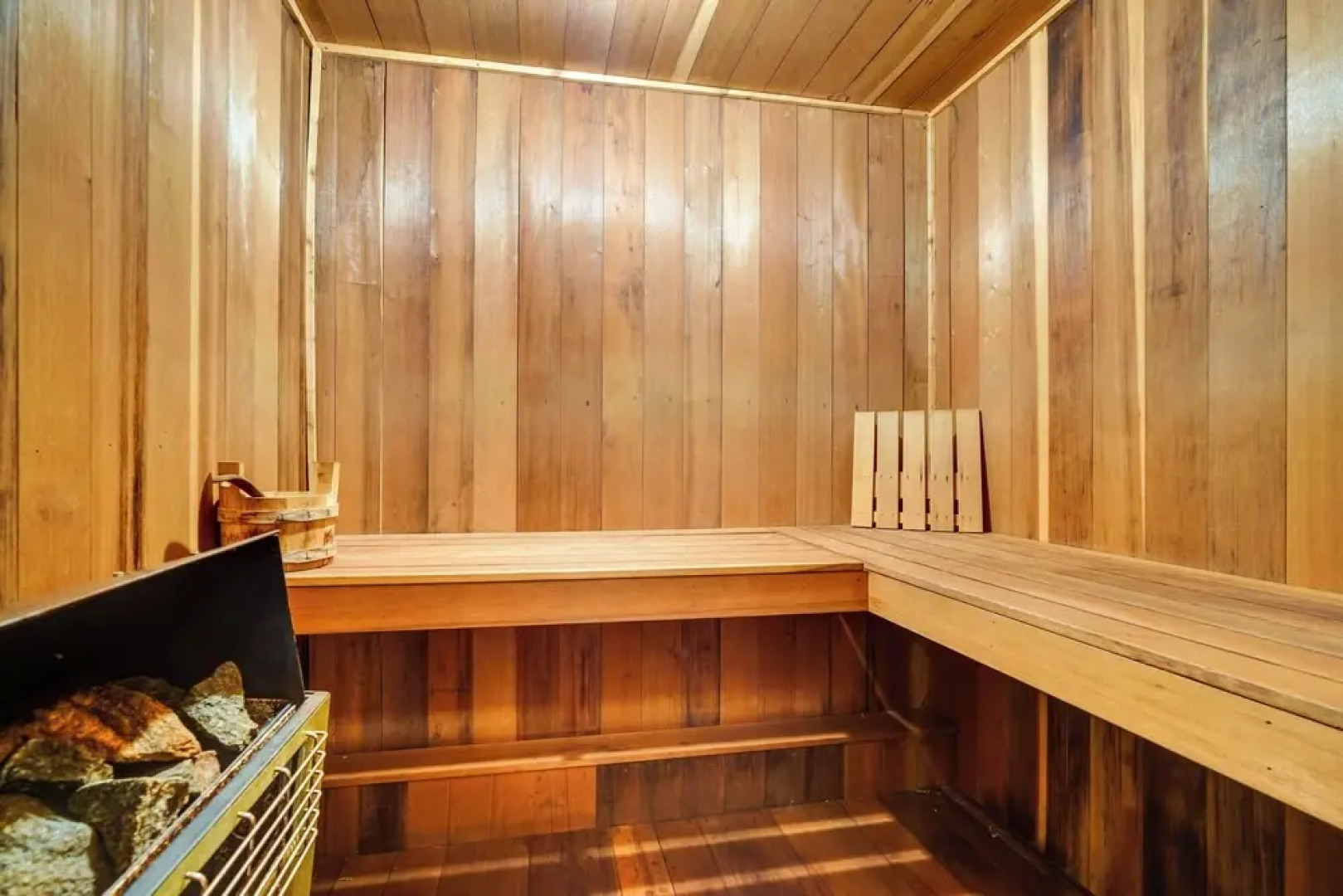 Jamaica Vacation Home w/ Deck: 8 Mi to Skiing!