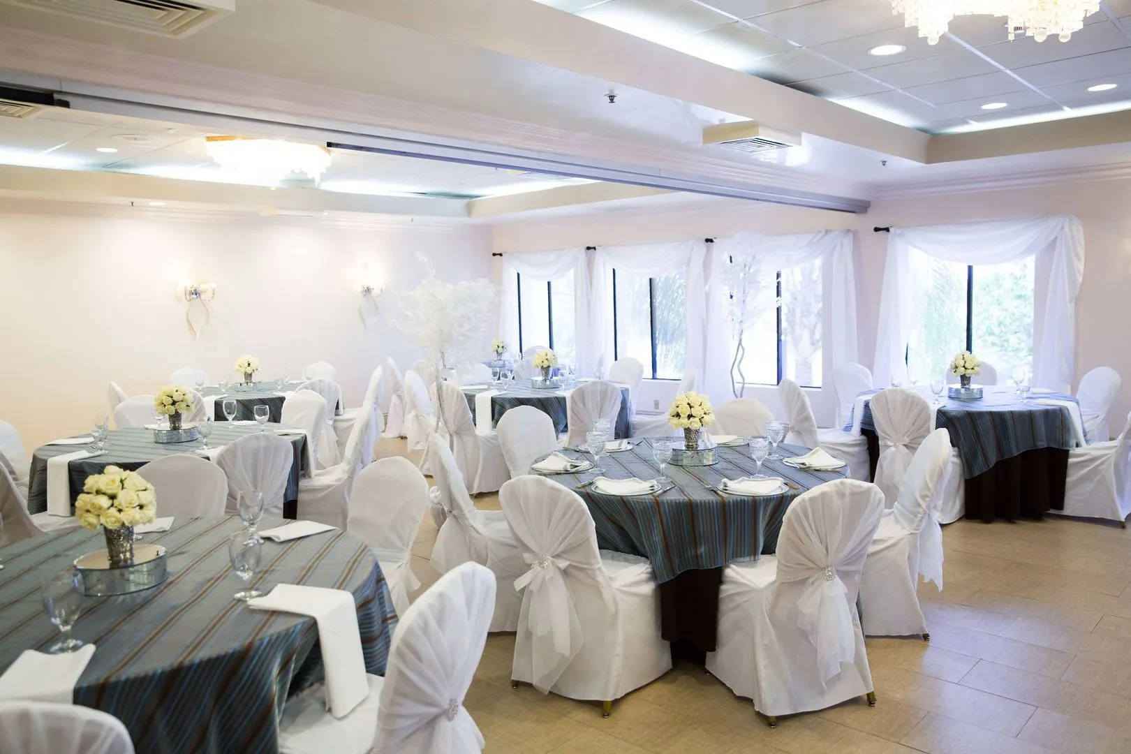 Holiday Inn Express Moreno Valley - Lake Perris