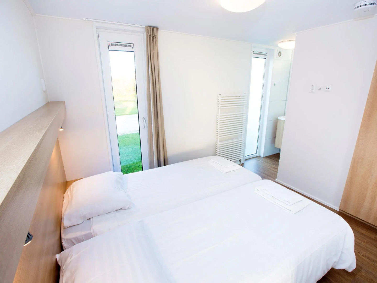 Modern Lodge With two Bathrooms, Near the Beach