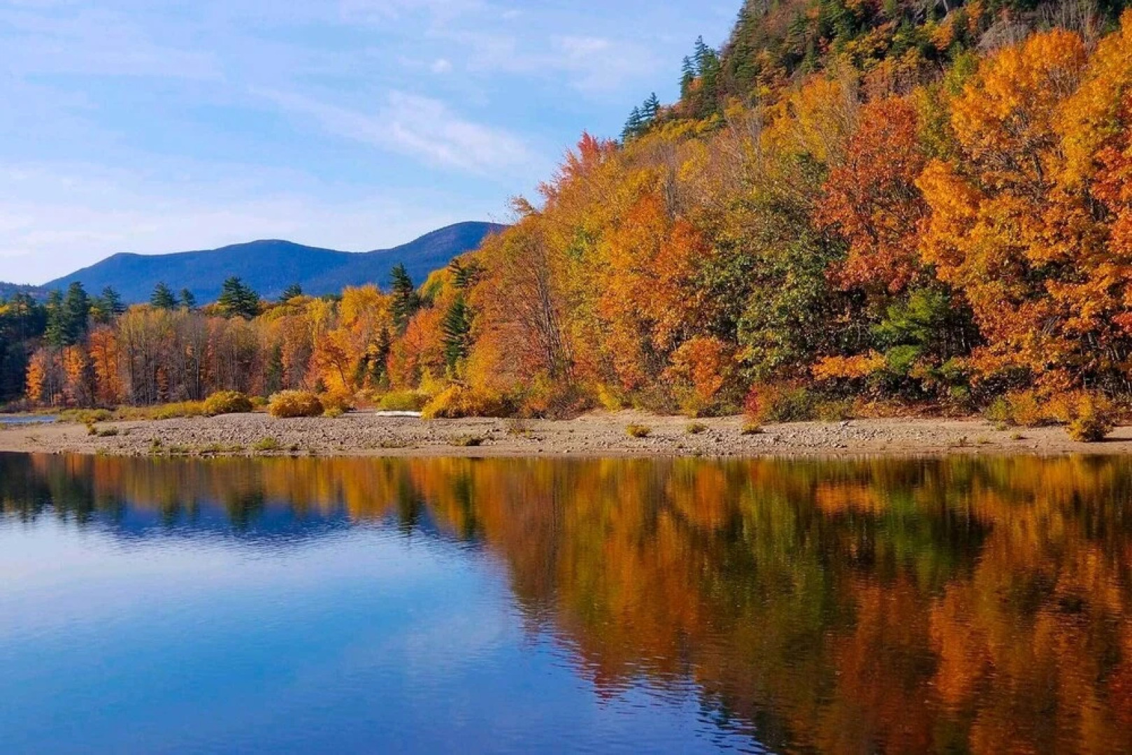 Cozy White Mtn Hideaway ~ 4 Mi to Hiking & Skiing!