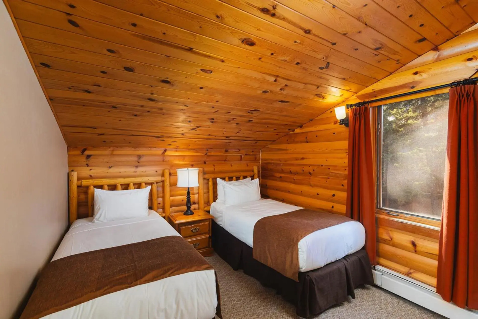 Overlander Mountain Lodge