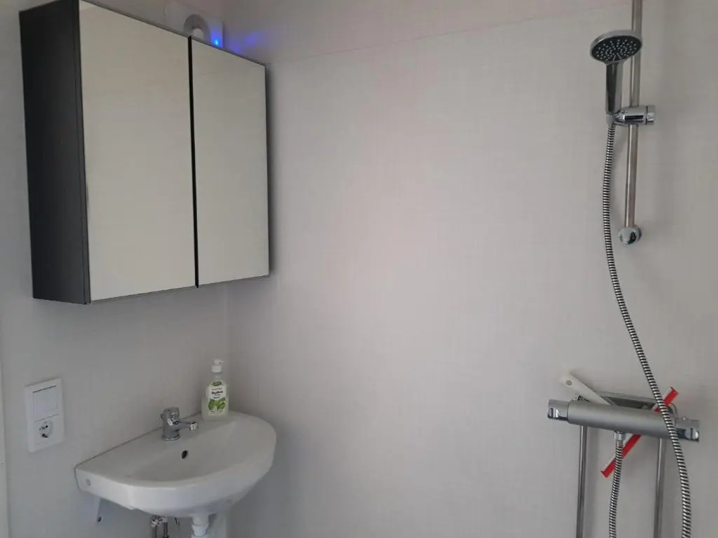 Snickaren Vandrarhem i Grästorp - Egen Lägenhet