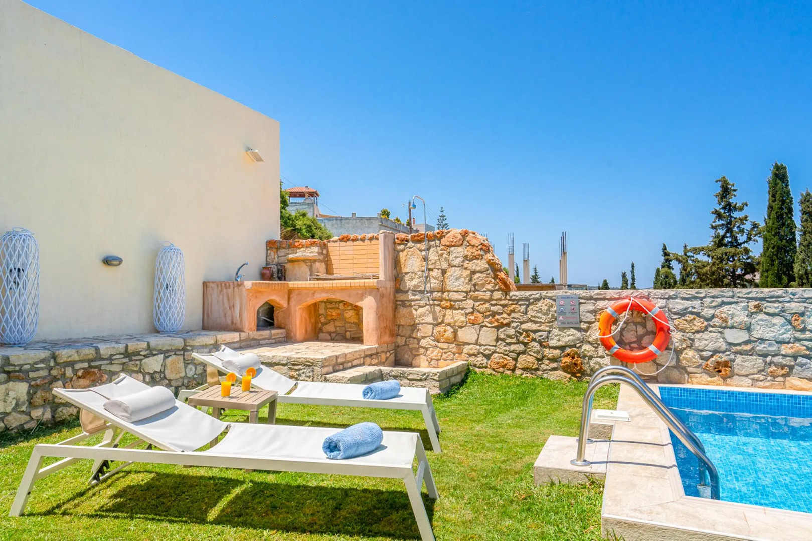 Stefania Villa Dio in Roumeli