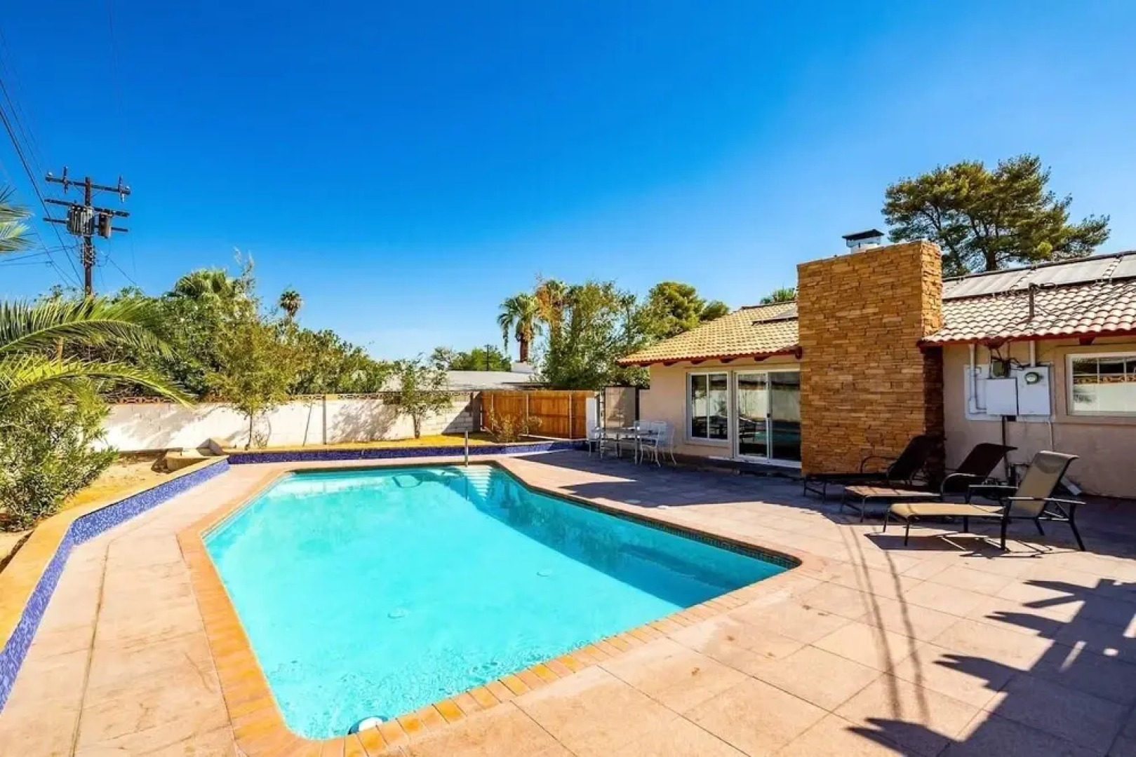 Las Vegas Elegance! Pool Table & Sparkling Pool!