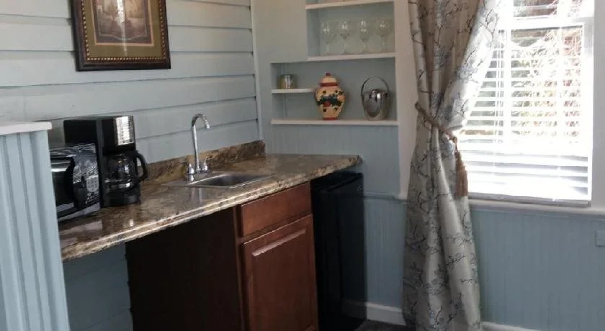 Victorian House Bed & Breakfast