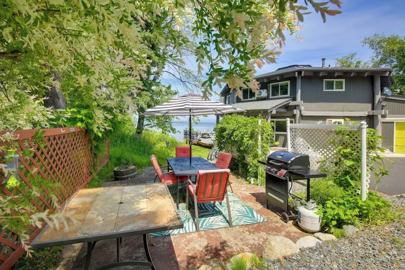 ~14 Mi to Schweitzer Mtn: Lakefront Home