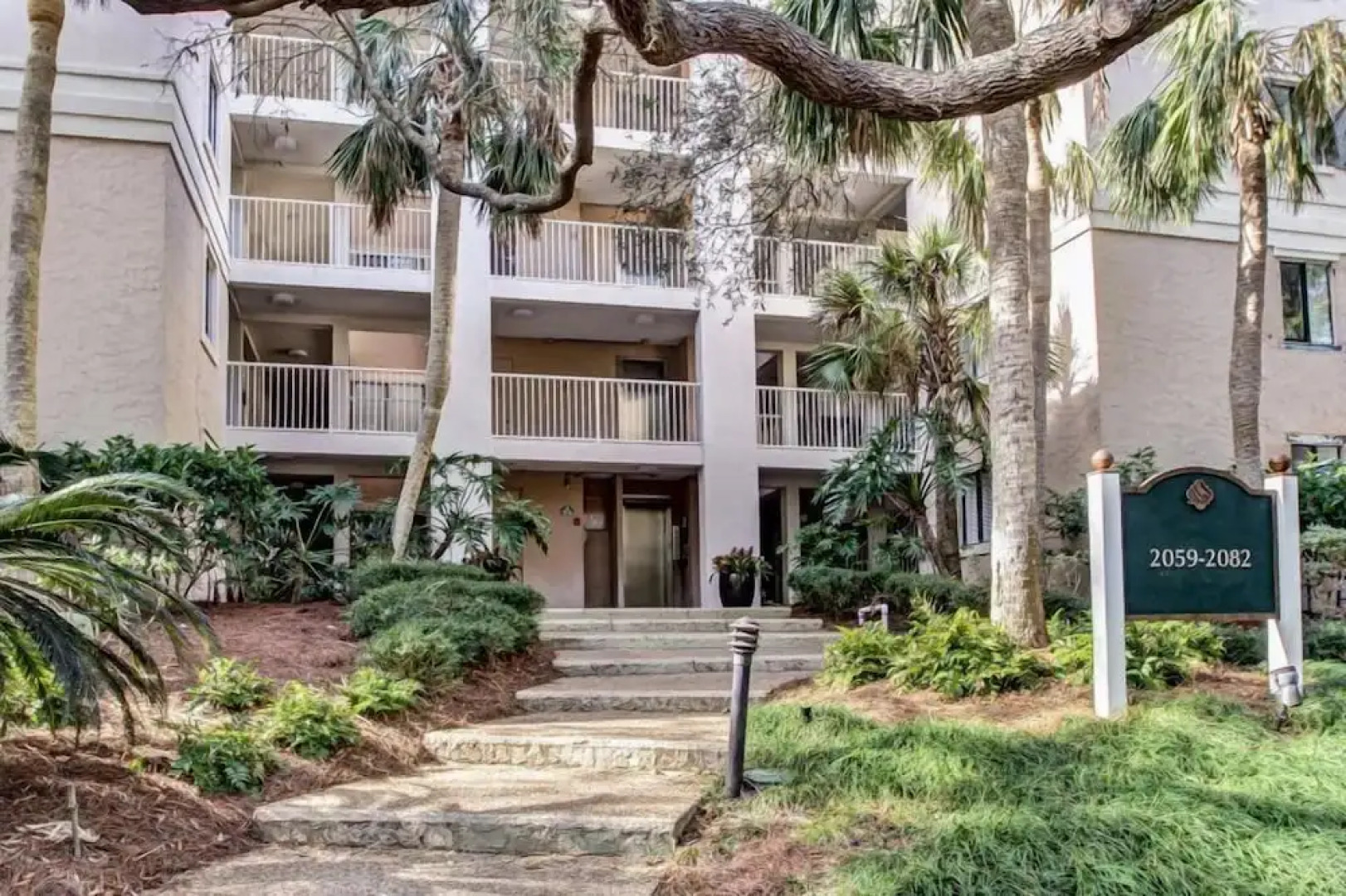 2072 Beachwood Villa