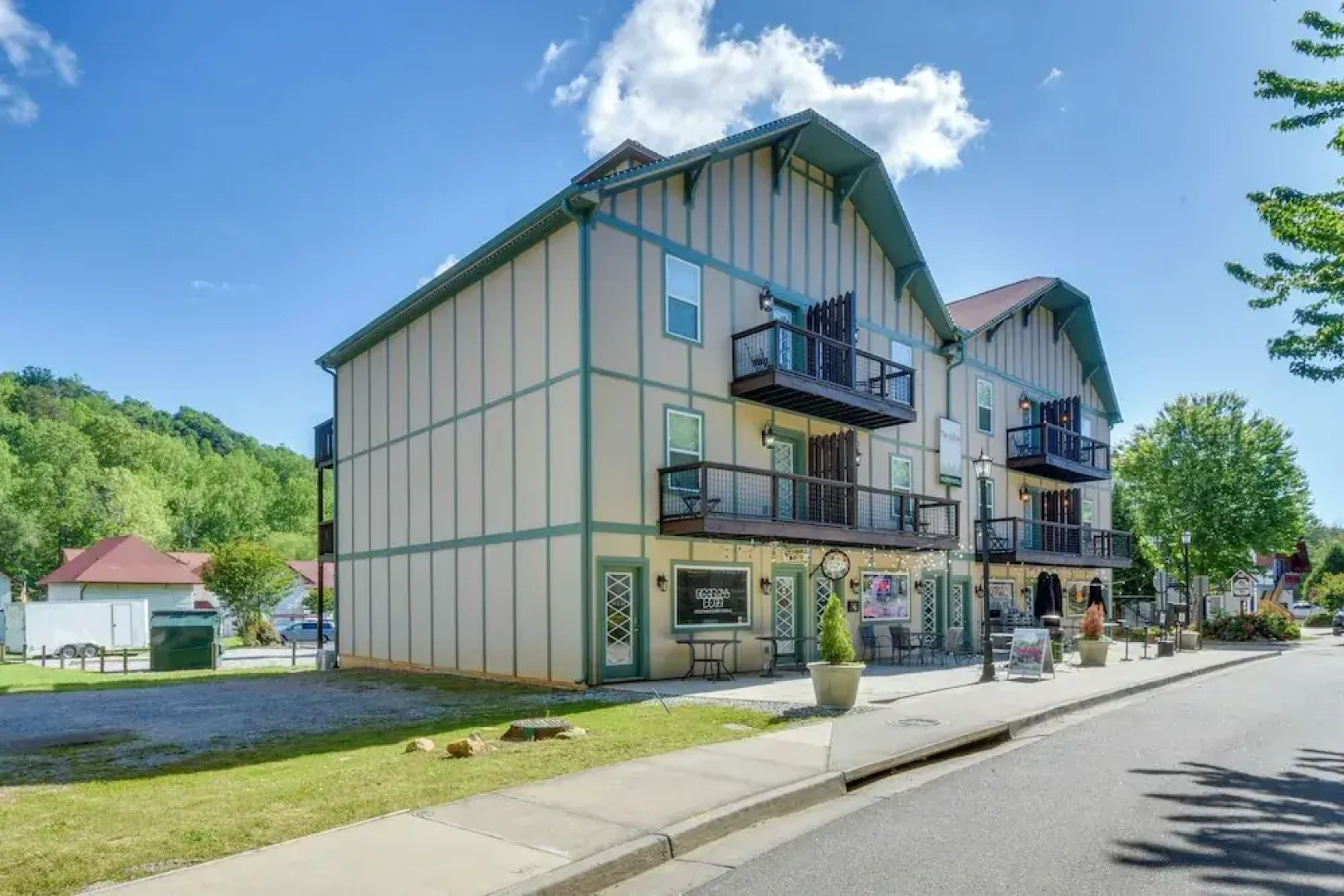 Walkable Condo 3 Mi to Unicoi State Park