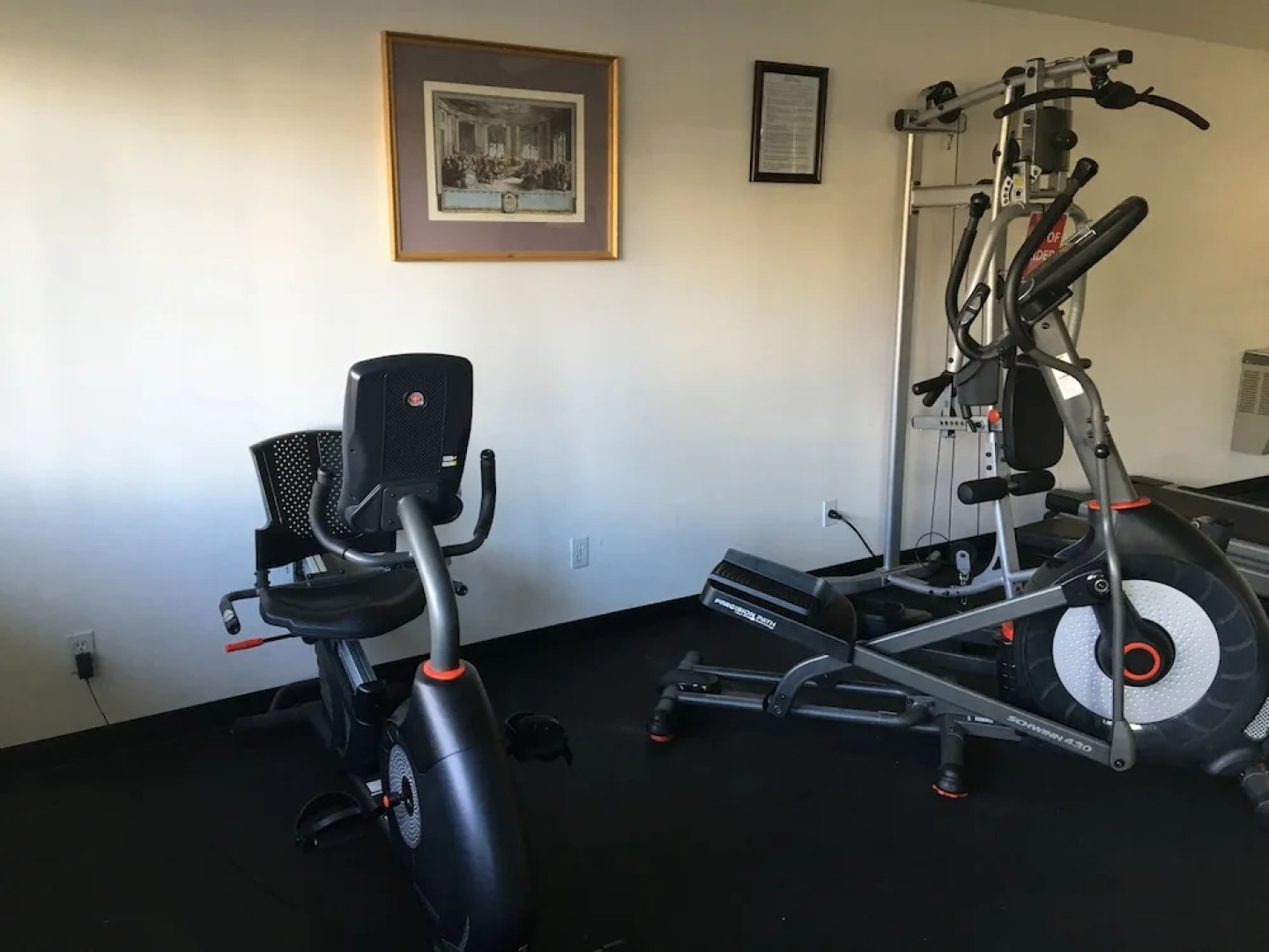 Econo Lodge Inn & Suites Central