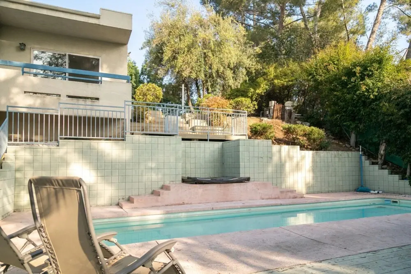 Sunny Pasadena Mansion, Sparkling Heated Pool & Projector Room!