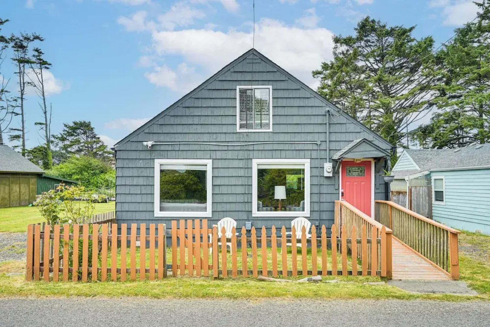 Walk to Beach: Charming Home - 3 Mi to Seabrook