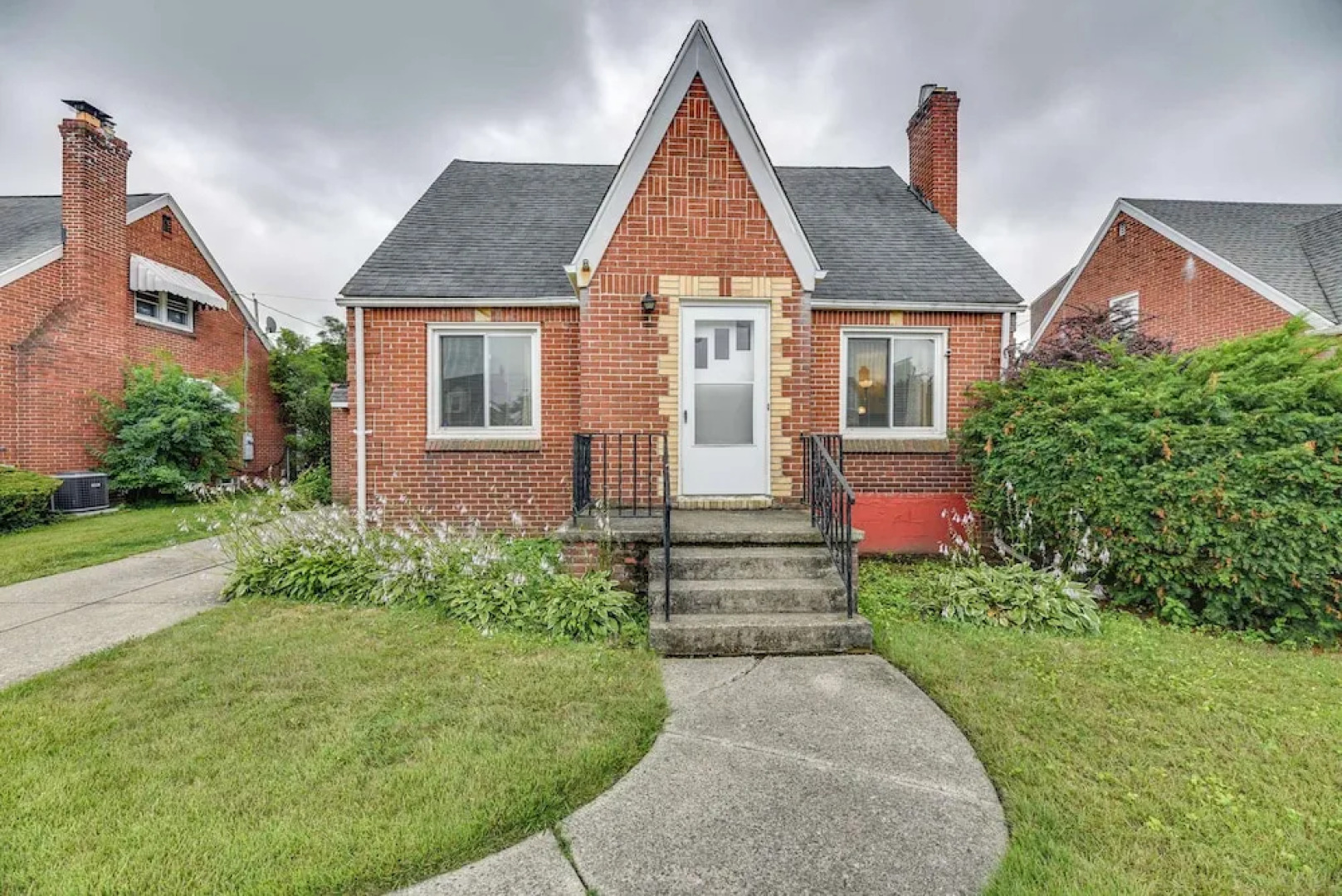 Quiet Cheektowaga Retreat: 23 Mi to Niagara Falls!