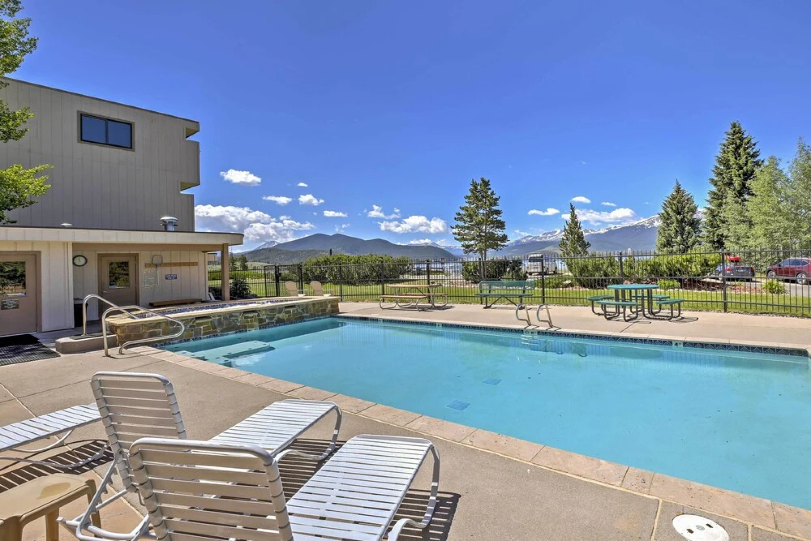 Lakefront Dillon Condo w/ Pool Access: Near Skiing