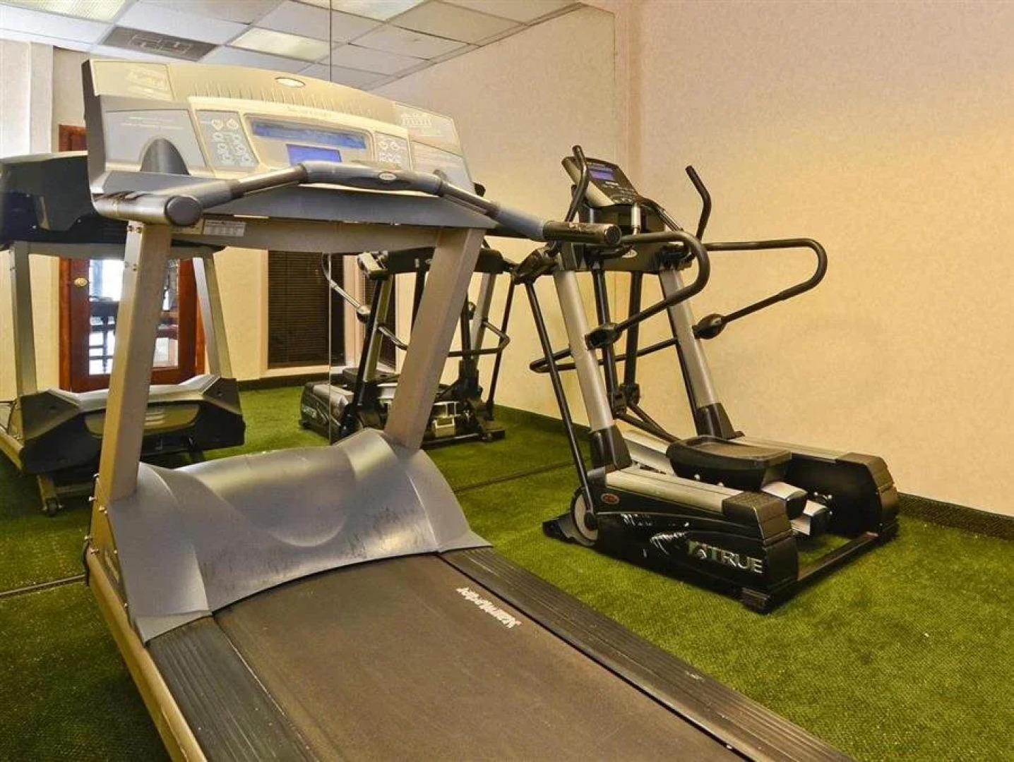 Red Carpet Inn & Suites