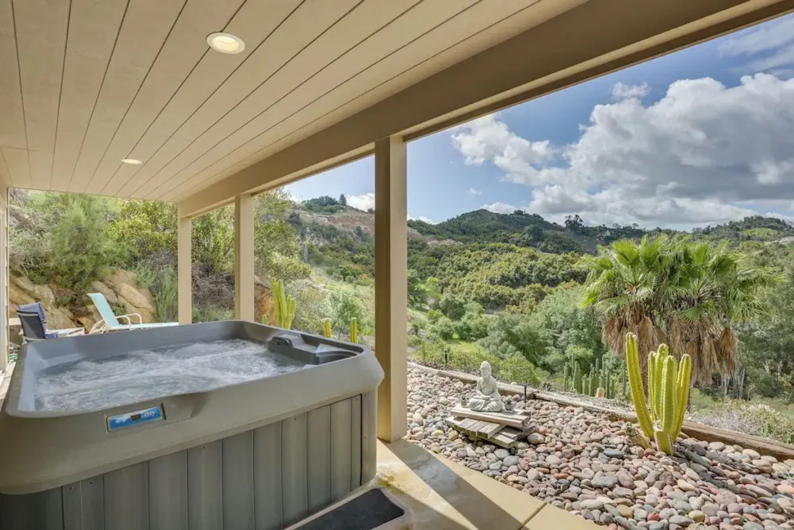 Hot Tub + Balcony: Rainbow Retreat Near Wineries!