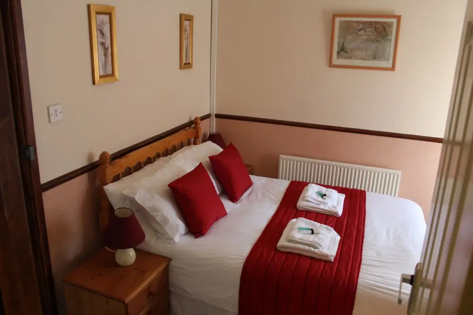 The Middlegate Hotel