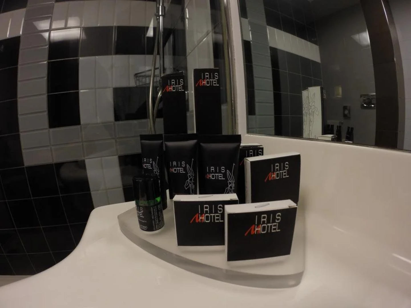 Iris Mhotel