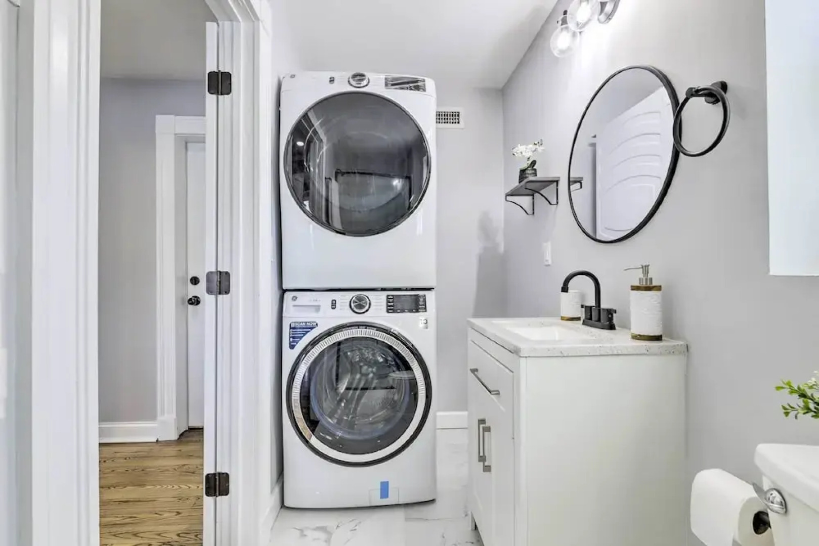 Lakefront Home: 2 Mi to Air Line State Park Trail!