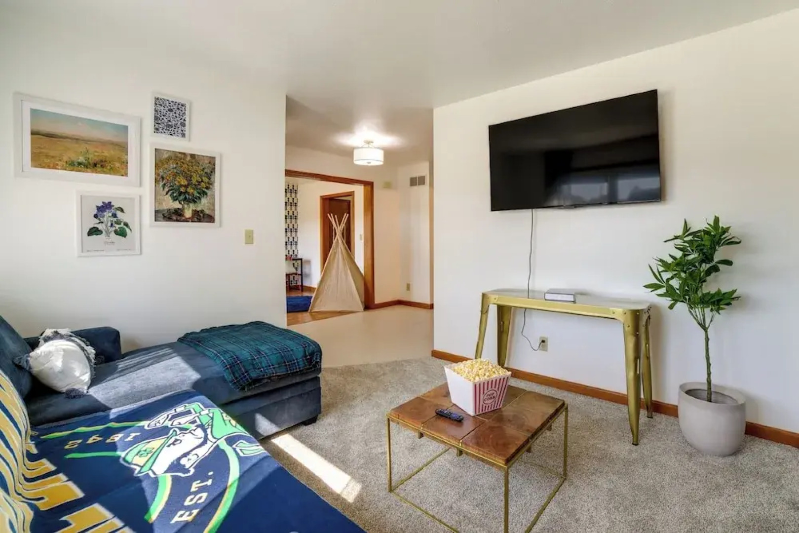 Game Day Ready Home w/ Yard: 4 Mi to Notre Dame