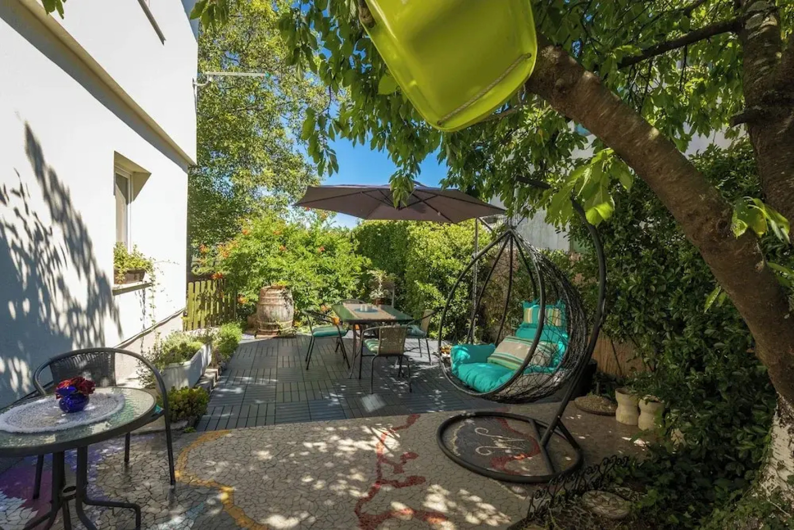 Cozy Home With Private Garden