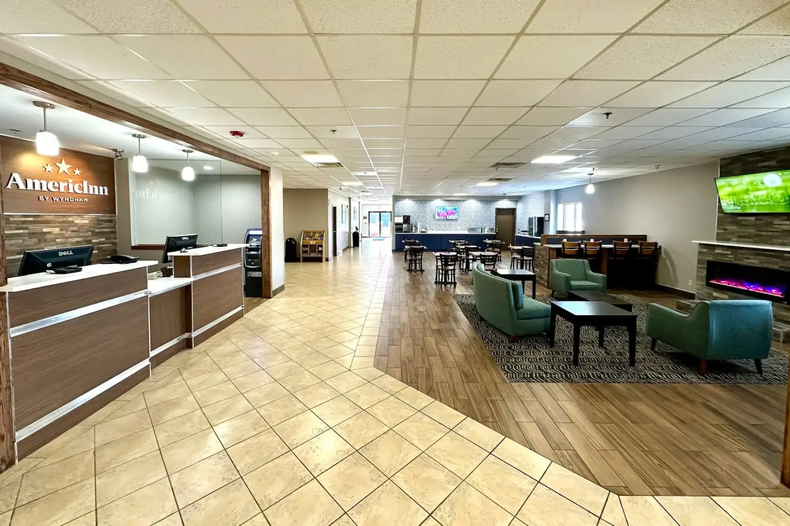 AmericInn & Suites By Wyndham Baraboo Event Center