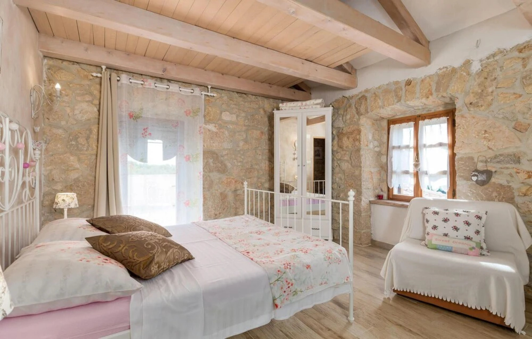 Beautiful Home in Kras With Wifi and 2 Bedrooms