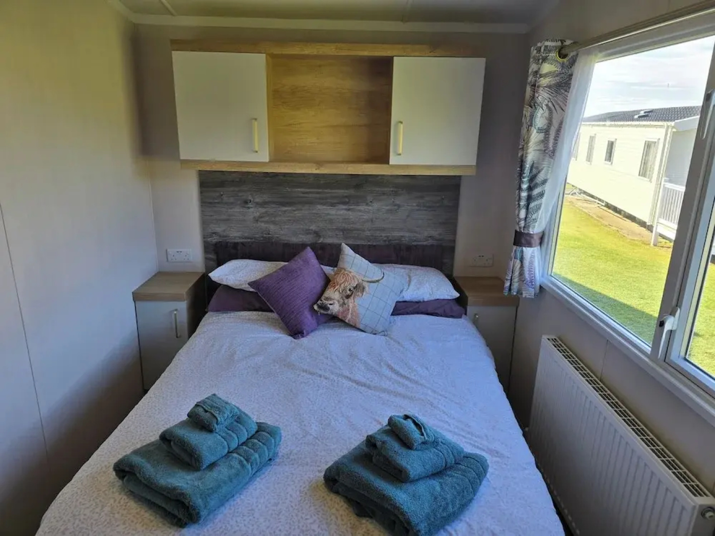 3 Bed-sleeps 8-free Parking-5 Min to Beach