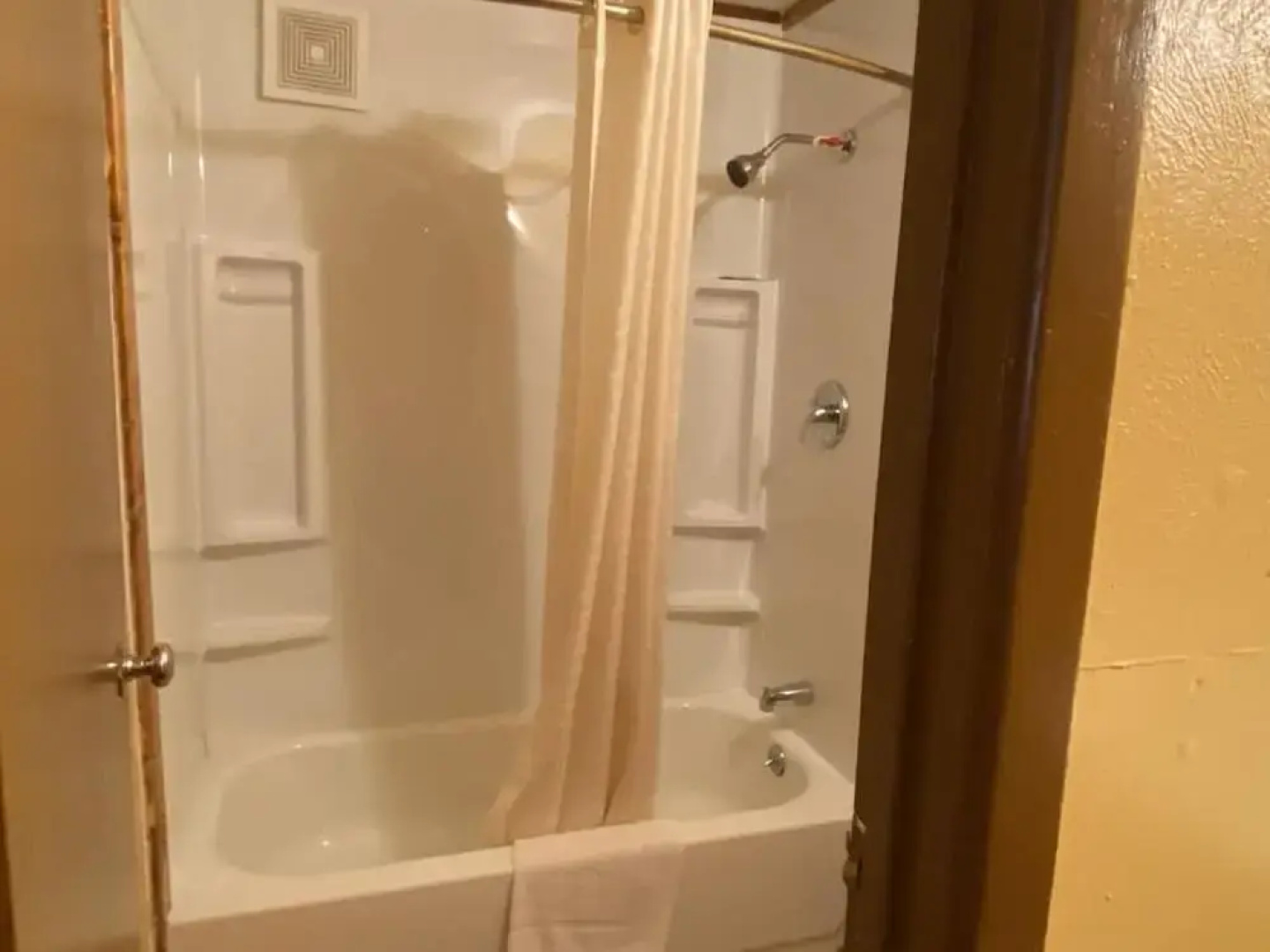 Deluxe Inn