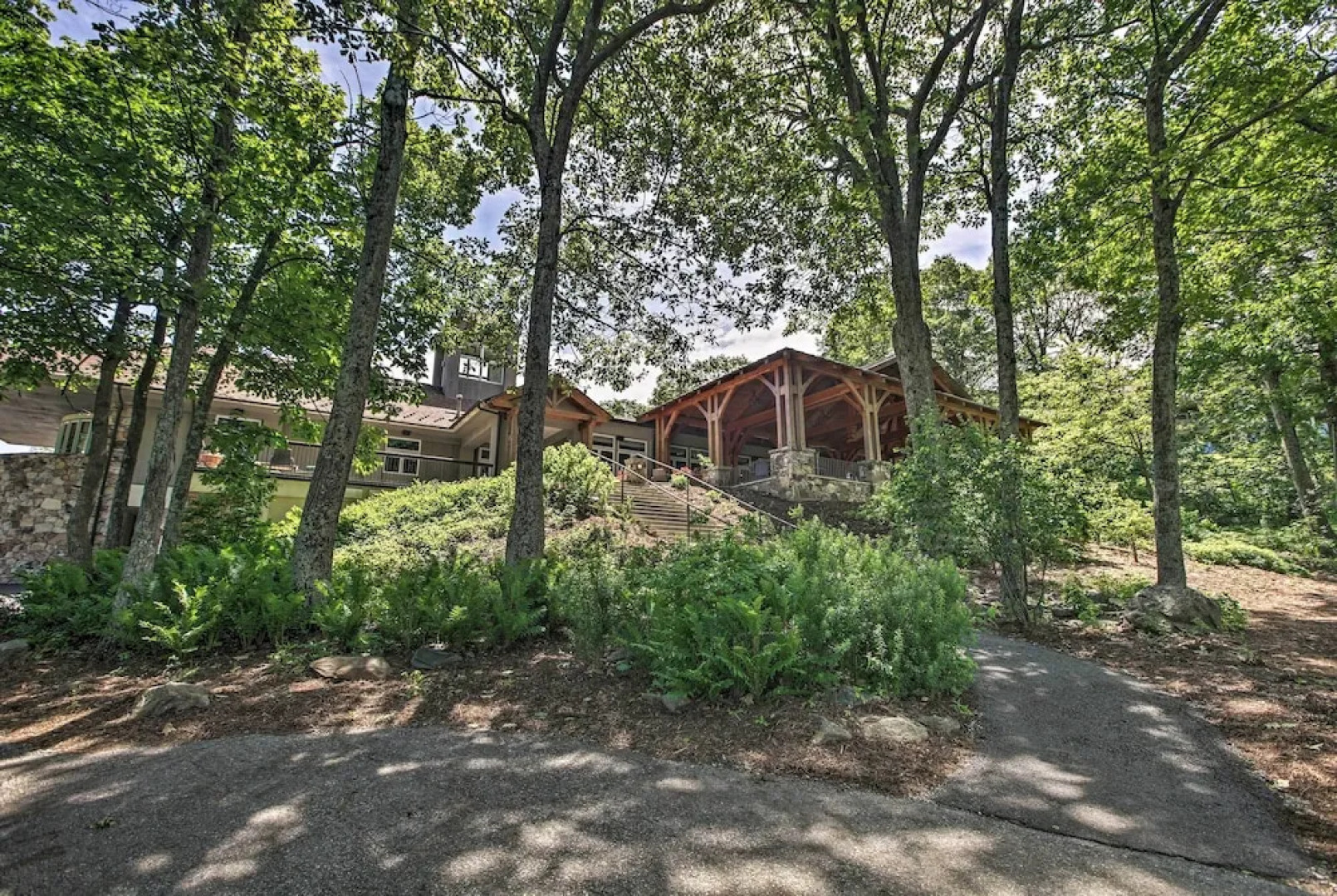 Wintergreen Resort Retreat: Ski, Hike, Golf!