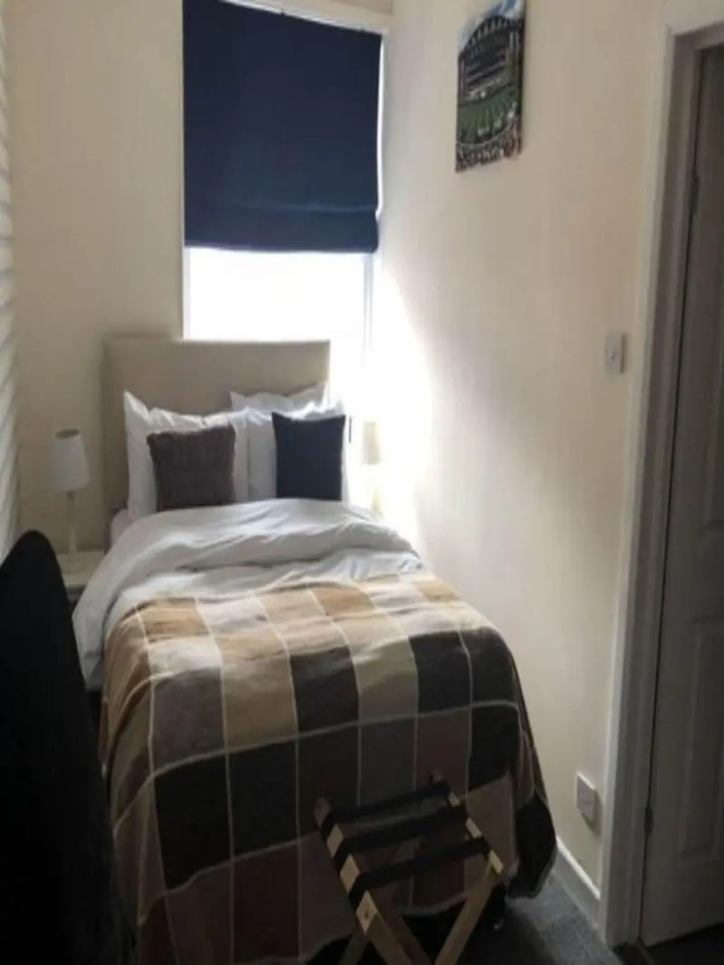 The Crown And Cushion