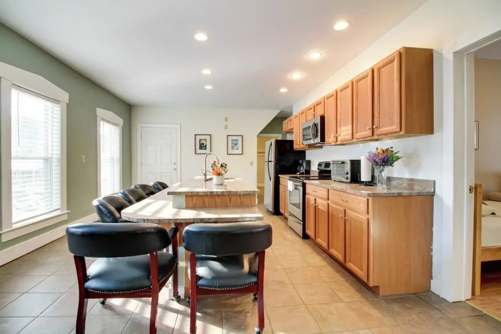 All-season Ludlow Apartment: 3 Mi to Okemo Resort!