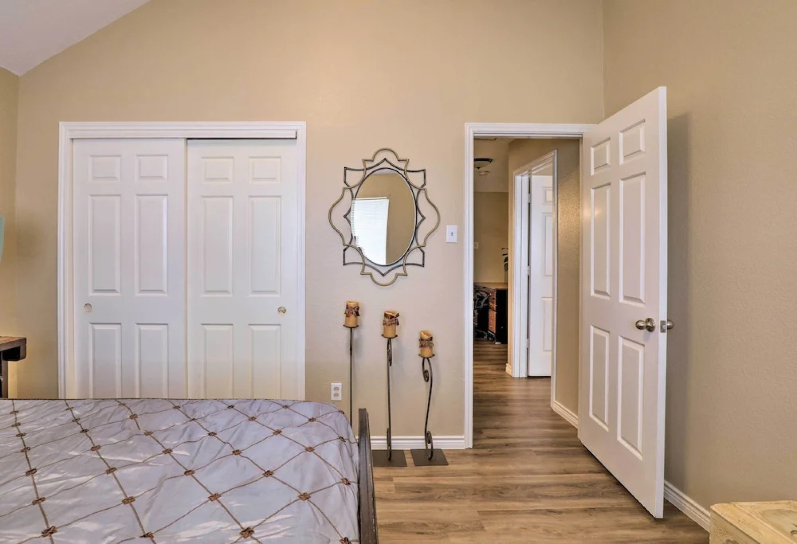 16 Mi to Dtwn Dallas: Spacious Home w/ Yard!