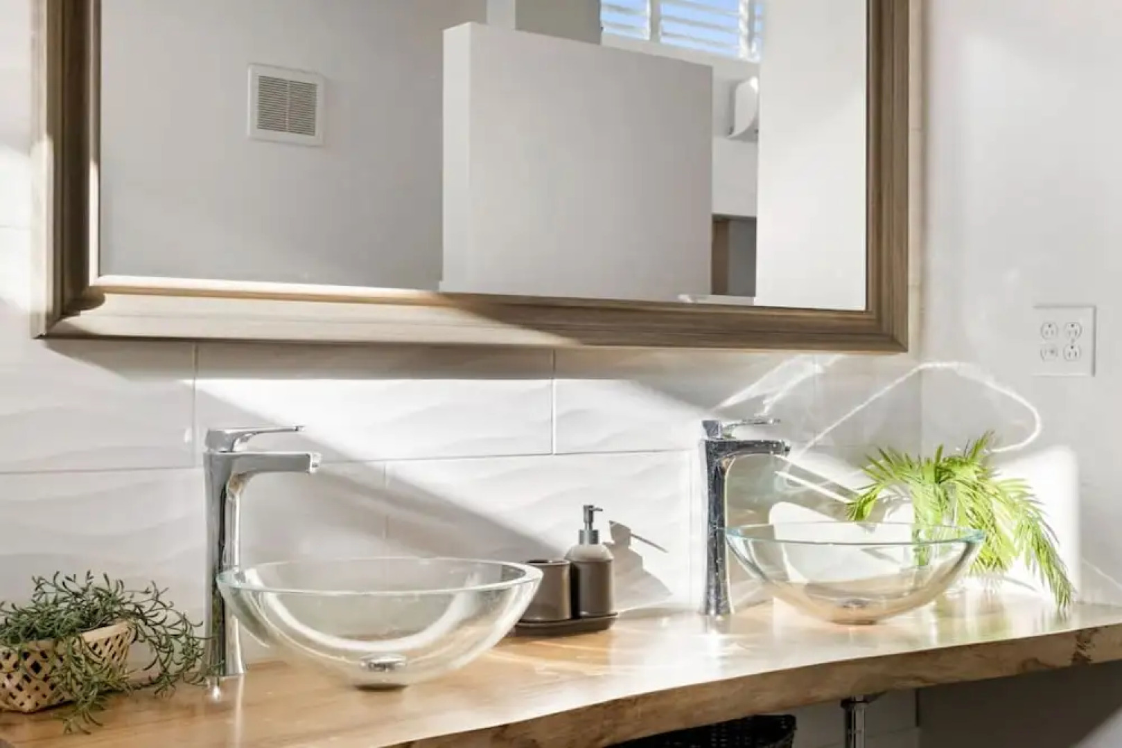 Vistamar Private Waterfront Home Pool