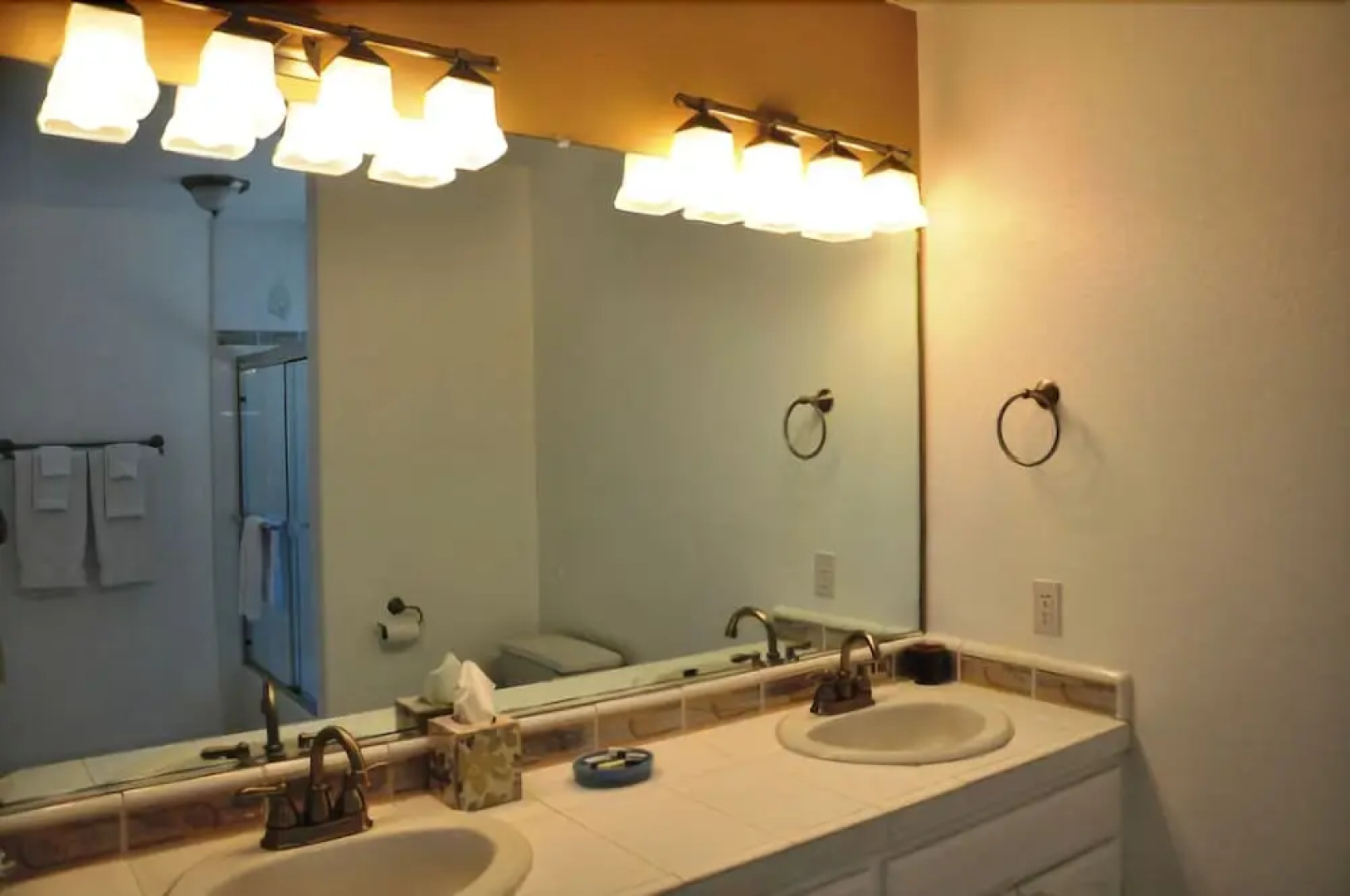 Rogers Retreat 3 Bedrooms 2.5 Bathrooms Home
