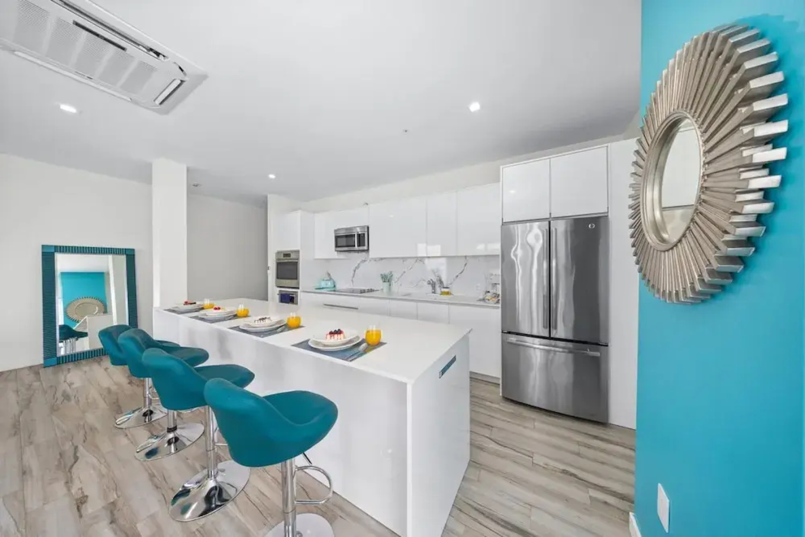 The Cove 106 in Palm Beach Aruba - Prime Location - Free Parking